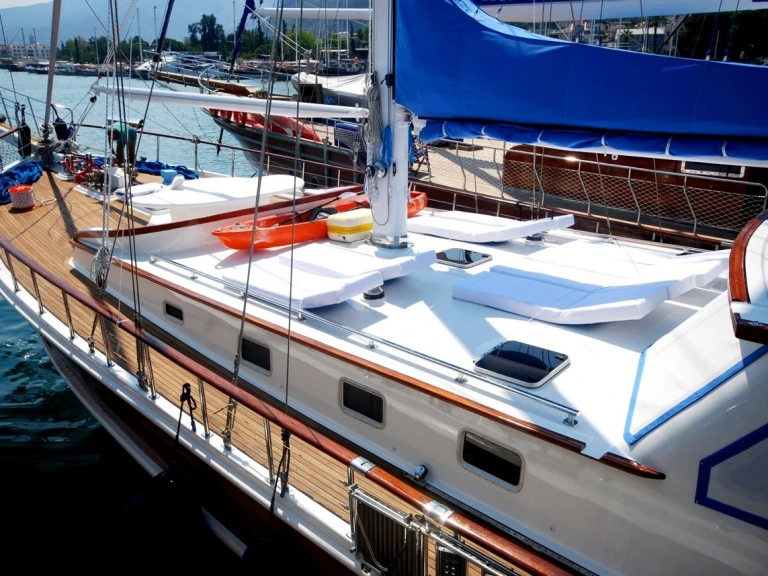 Noleggio Barca a vela Gulet con patente nautica