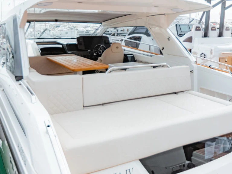 Noleggiare una AUSTIN PARKER PARKER 110 a Porticcio