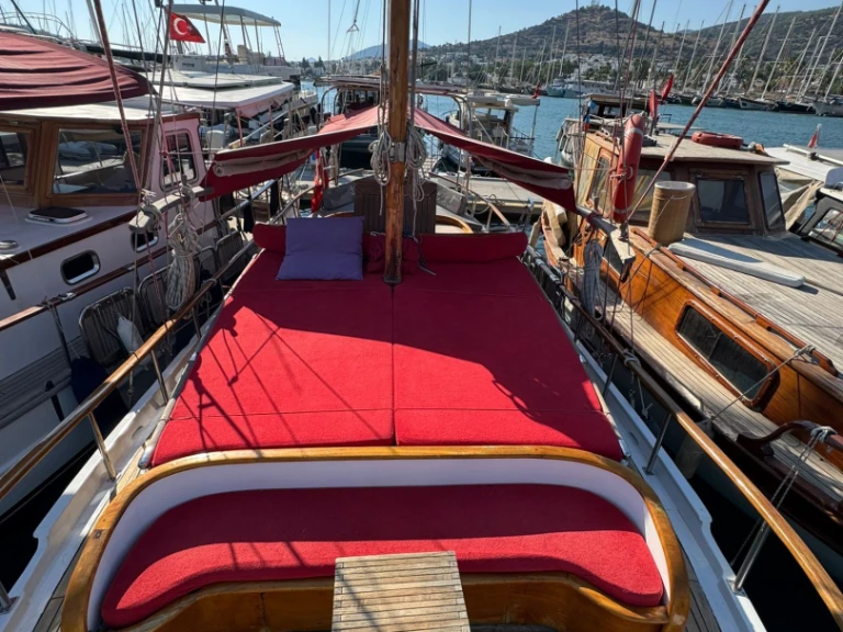 Noleggio Barca a vela Tirhandil  con patente nautica