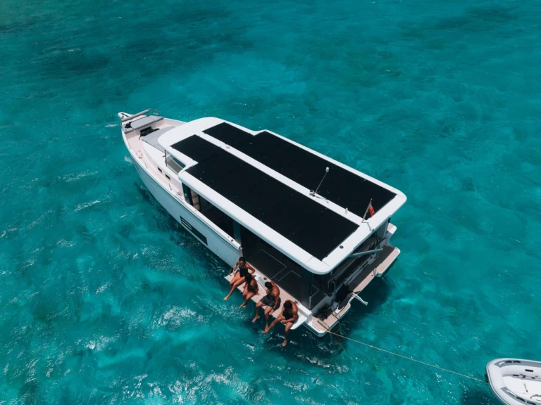 Noleggio Barca a motore Jeanneau con patente nautica