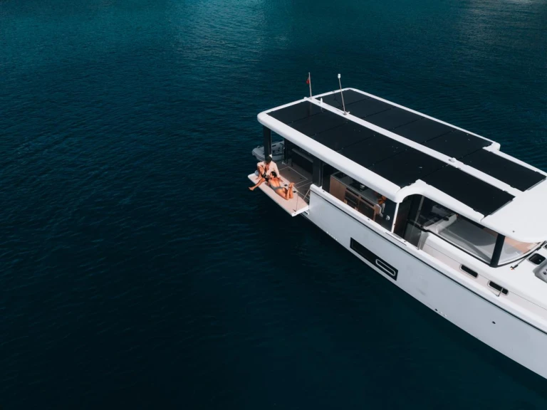 Barca a motore a noleggio a Golfe de Saint-Tropez al miglior prezzo