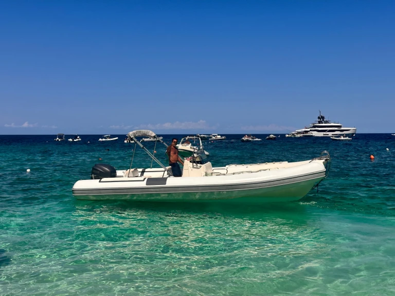 Noleggiare una Joker Boat Clubman 24 a Arbatax Port