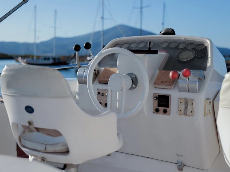 Yacht di lusso a noleggio a Himarë al miglior prezzo