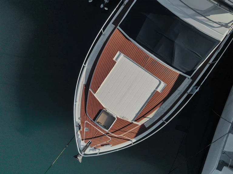 Yacht di lusso a noleggio a Orikum al miglior prezzo