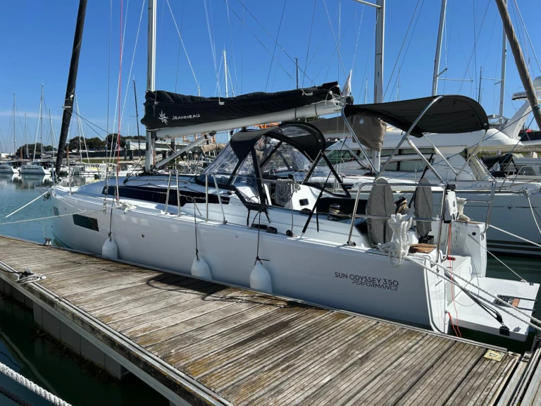 Jeanneau Sun Odyssey 350 da affittare a  La Rochelle