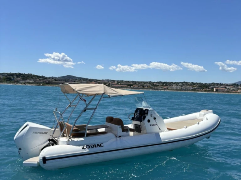 Zodiac Medline 6.8 da affittare a  Antibes