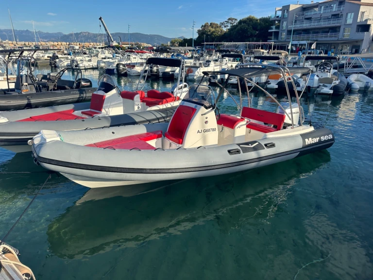 Gommone a noleggio a Porto Pollo al miglior prezzo