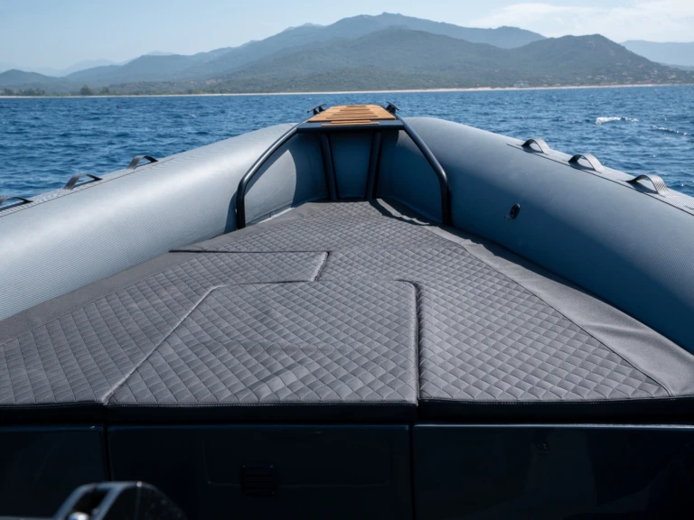 Noleggio barche Porto Pollo economico Activ 605 Sundeck