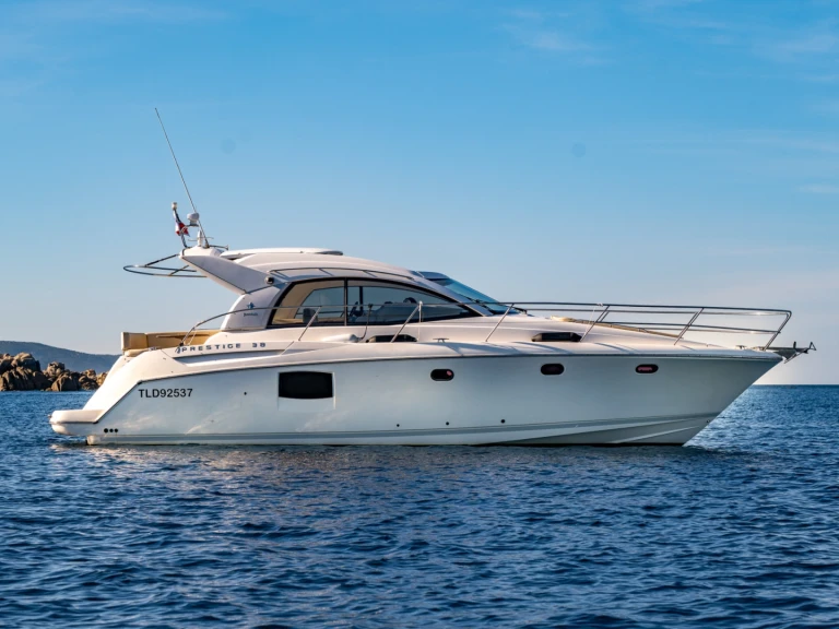 Noleggio Barca a motore Jeanneau con patente nautica