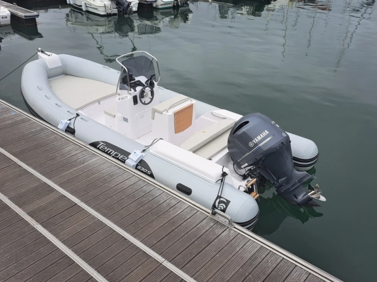 Noleggiare una Capelli Tempest 630 a Port-Haliguen