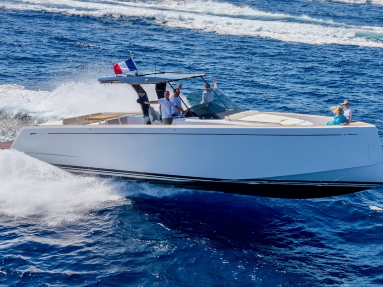 Noleggiare una Pardo Yachts Pardo 43 a Port Grimaud