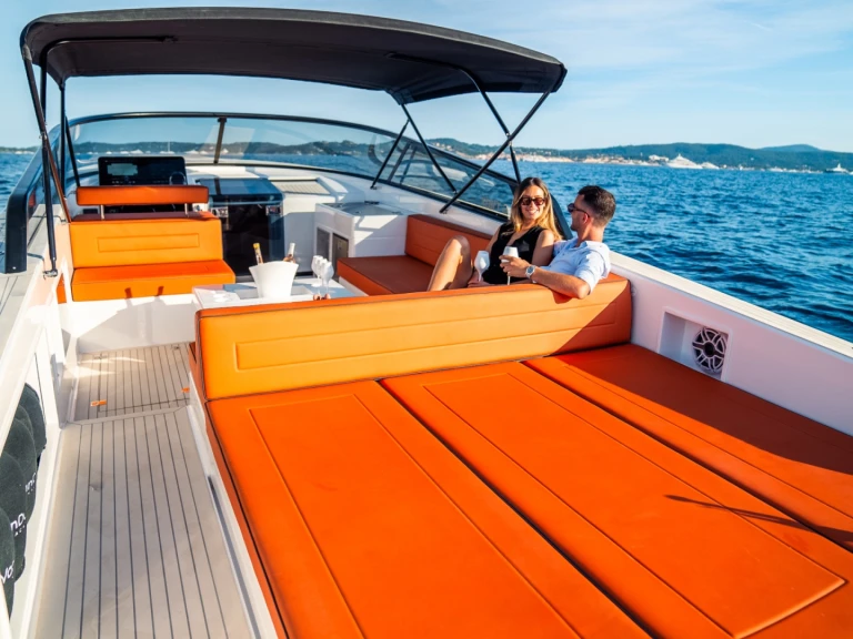 Noleggio Barca a motore VanDutch con patente nautica