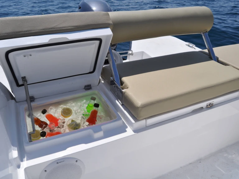 V2 BOATS 5.0 SPORT da affittare a  Roda de Barà