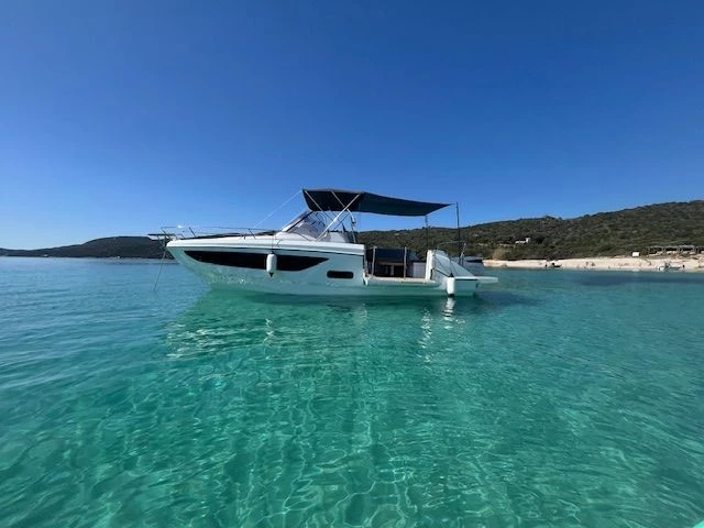 Noleggio Barca a motore con o senza skipper Bénéteau a Ajaccio