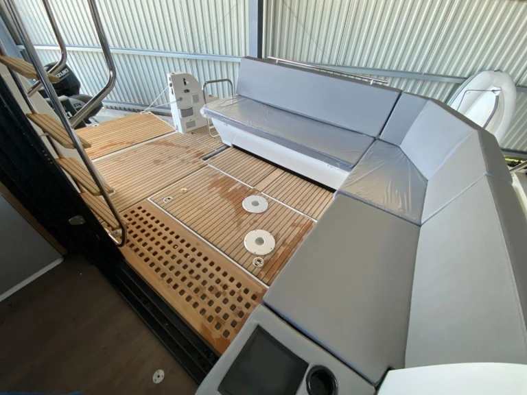 Barca a motore a noleggio a Ajaccio al miglior prezzo