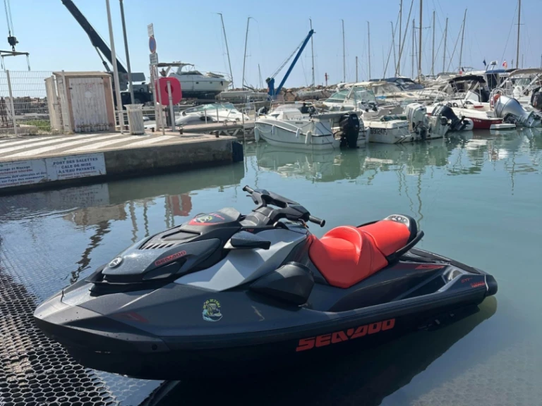 Noleggio Moto d'acqua Sea-Doo con patente nautica