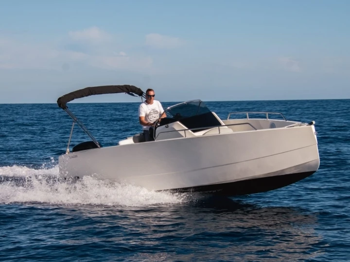 Noleggio barche Nuva Nuva M6 Open a Saint-Raphaël su Samboat