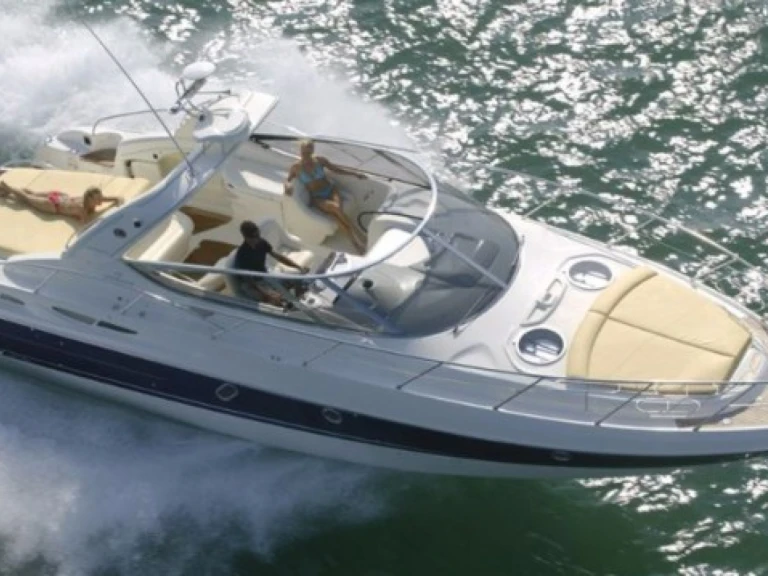 Noleggiare una Cranchi Endurance 39 a Saint-Raphaël