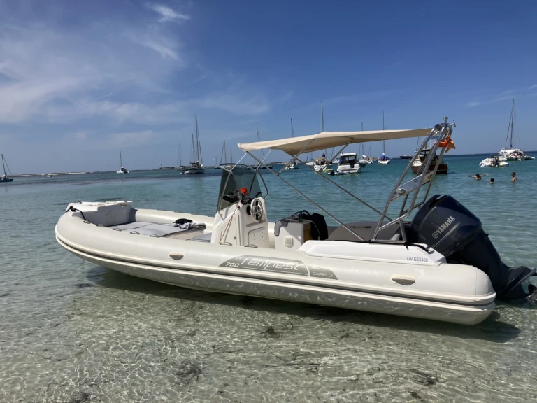 Noleggio Gommone con o senza skipper Capelli a Combrit