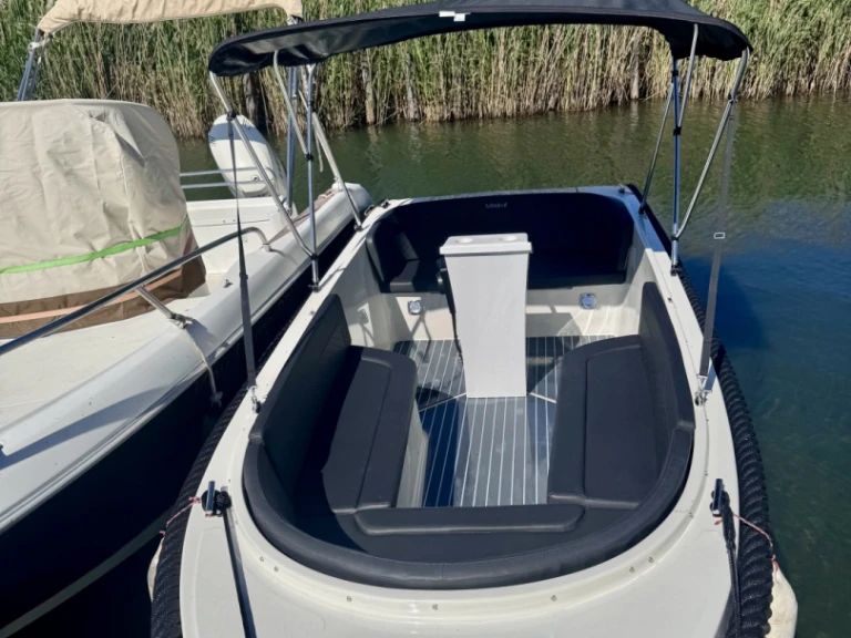 Noleggiare una BRB 555 a Aix-les-Bains