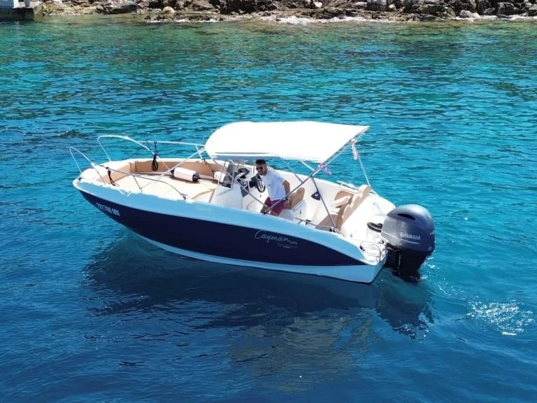 Noleggio Barca a motore a Milna – Cayman Deluxe