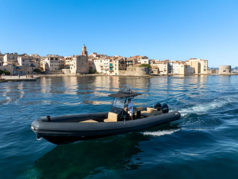 Noleggiare una Sea Water 300 PHANTOM a Cogolin