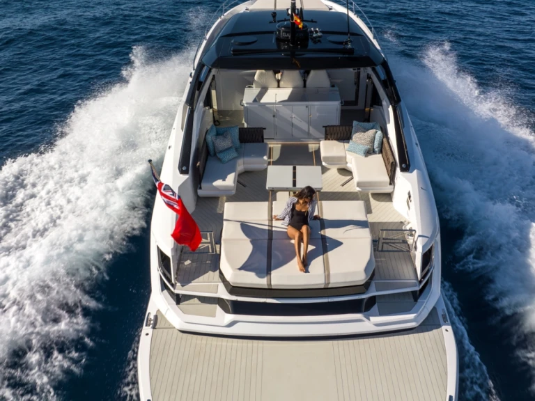 Noleggio Barca a motore Sunseeker con patente nautica