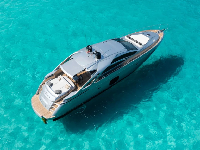 Noleggiare una Pershing PERSHING 70 a Saint-Tropez