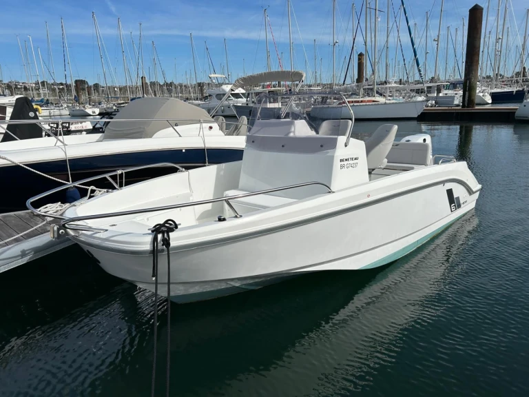 Noleggio Barca a motore con o senza skipper Bénéteau a Brest