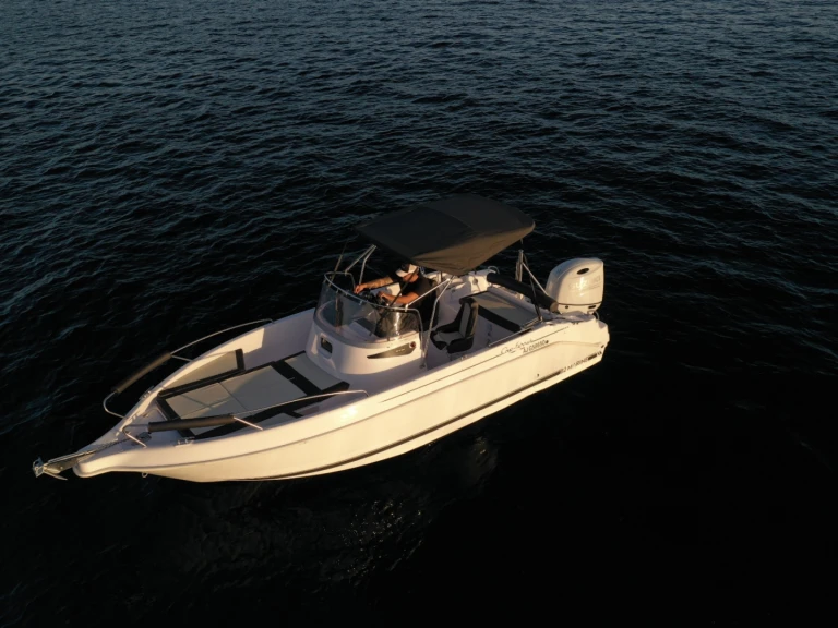 Noleggio Barca a motore B2 Marine con patente nautica