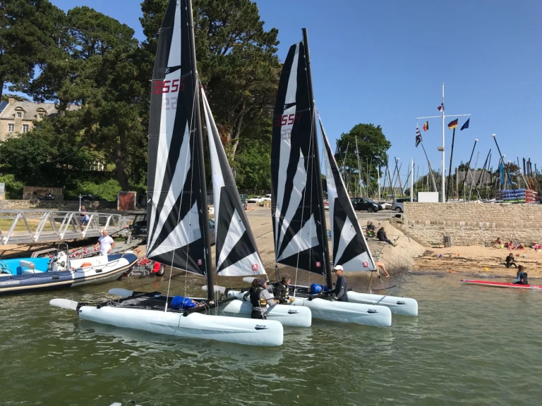 Noleggio Catamarano con o senza skipper Dart a Arradon