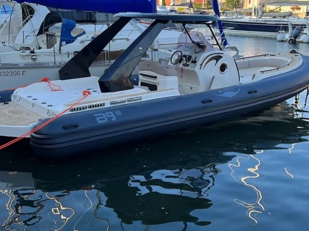 Noleggio a Port Grimaud – Black by 3BBB 9.0 I II su SamBoat