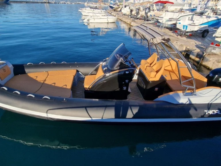 Noleggio Gommone Prua al vento con patente nautica