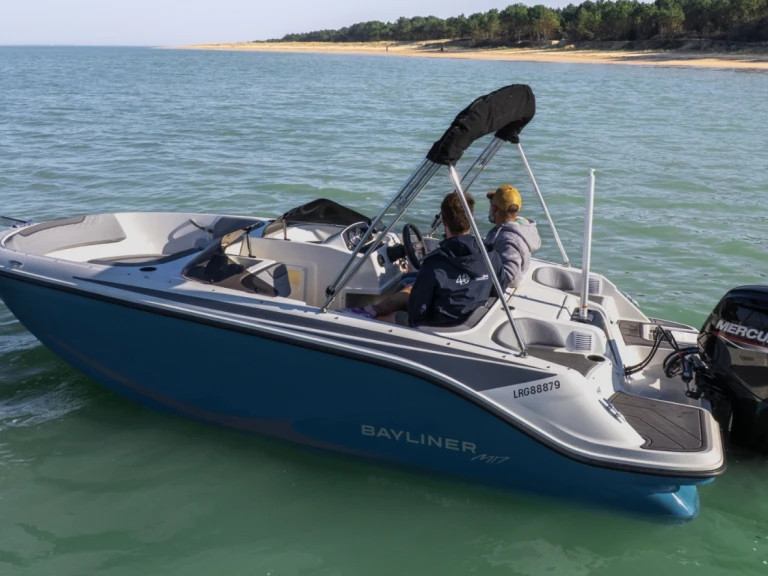 Barca a motore a noleggio a Soubise al miglior prezzo