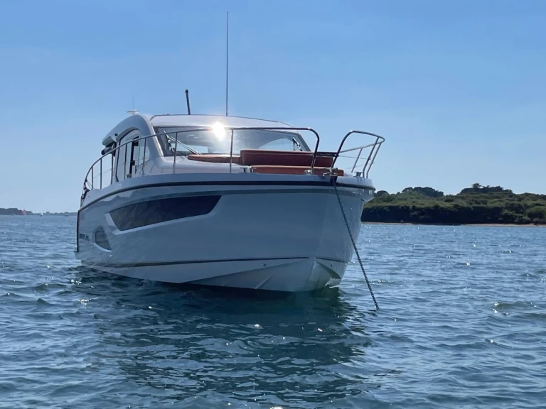 Noleggio Barca a motore con o senza skipper Sealine a La Trinité-sur-Mer