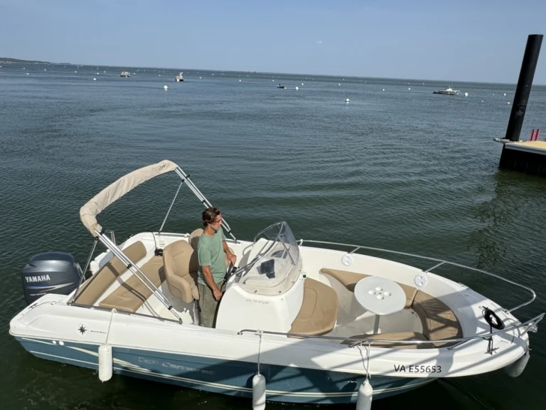 Barca a motore a noleggio a Lège-Cap-Ferret al miglior prezzo