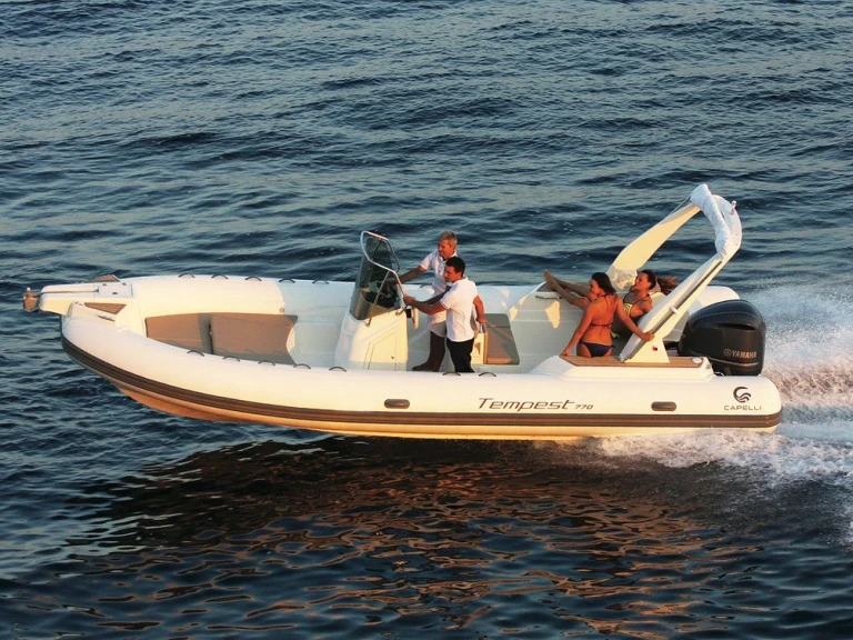Noleggio barche Capelli CAPELLI 770 TEMPEST a Porto-Vecchio su Samboat