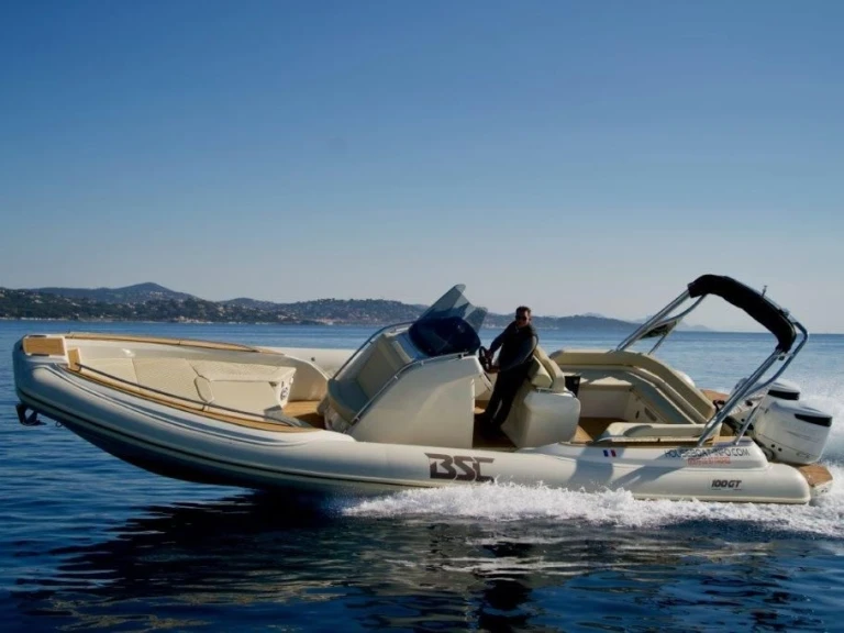 Barca a motore a noleggio a Cogolin al miglior prezzo