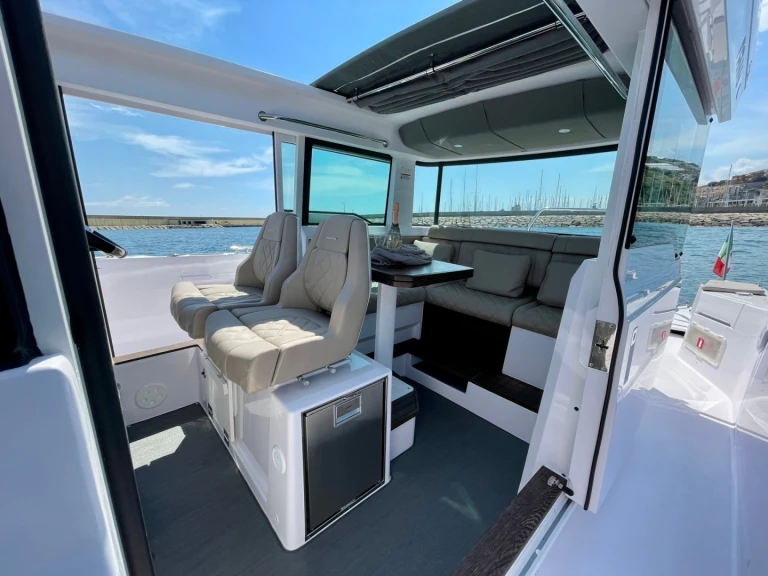 Noleggio Barca a motore Axopar con patente nautica
