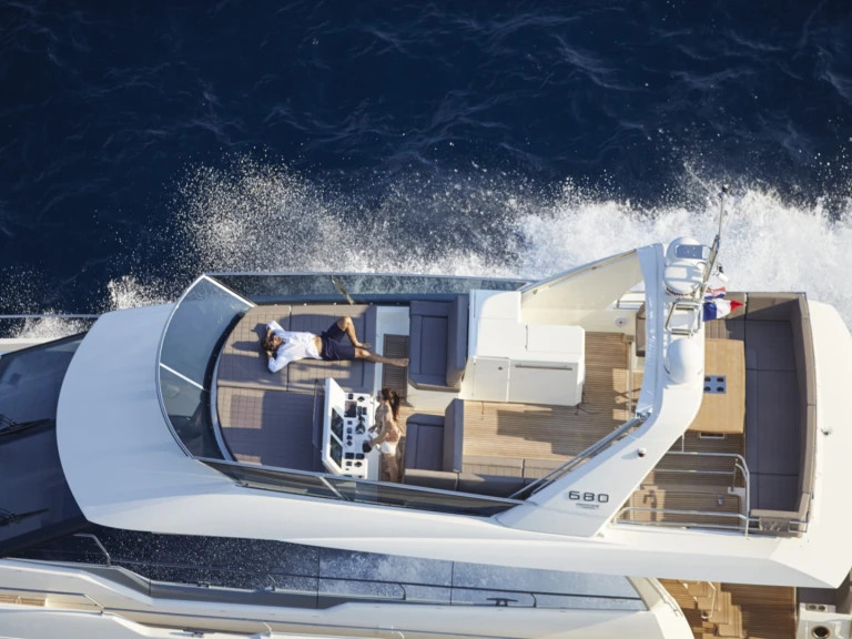 Prestige Prestige 680 da affittare a  Antibes