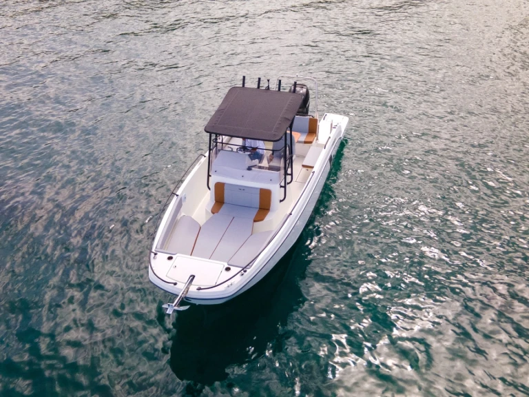 Barca a motore a noleggio a Case-Pilote al miglior prezzo
