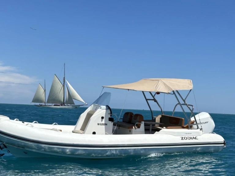 Noleggio Gommone a Antibes – Zodiac Medline 6.8