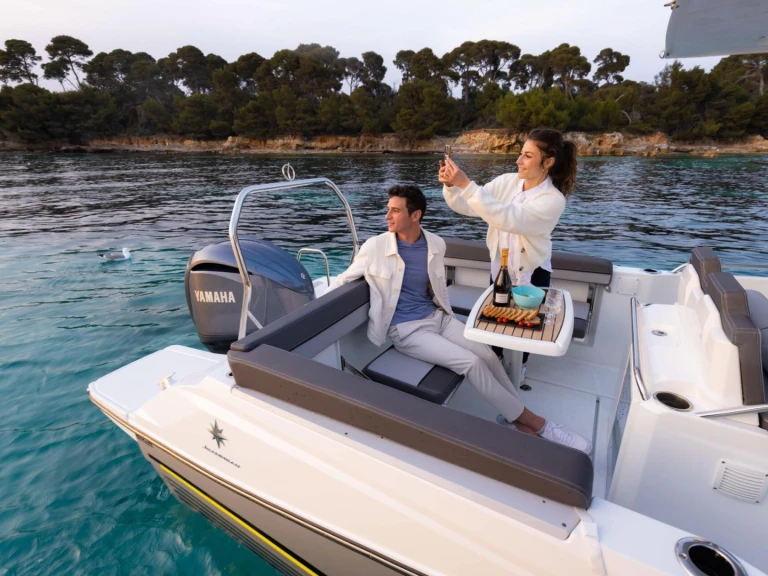 Noleggio Barca a motore con o senza skipper Jeanneau a Antibes