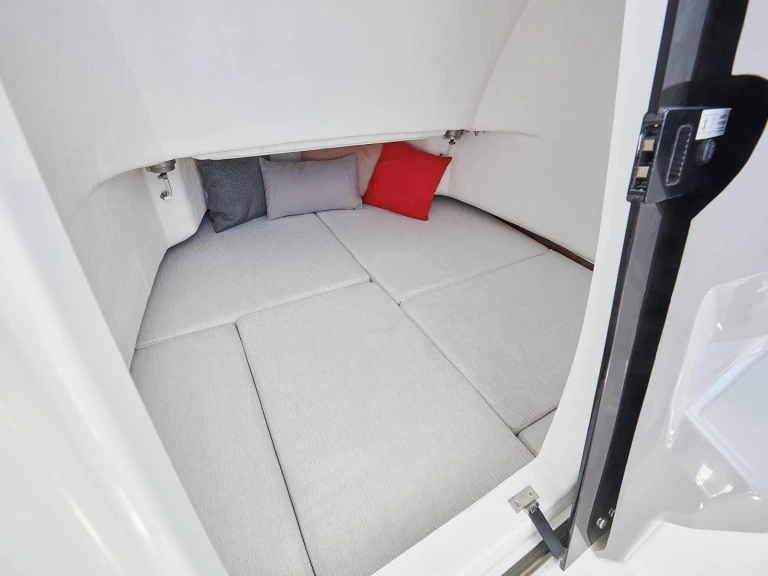 Noleggio Barca a motore Jeanneau con patente nautica