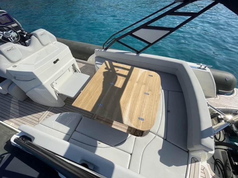 Noleggiare una Bwa SPORT 33 a Marine de Sant'Ambrogio