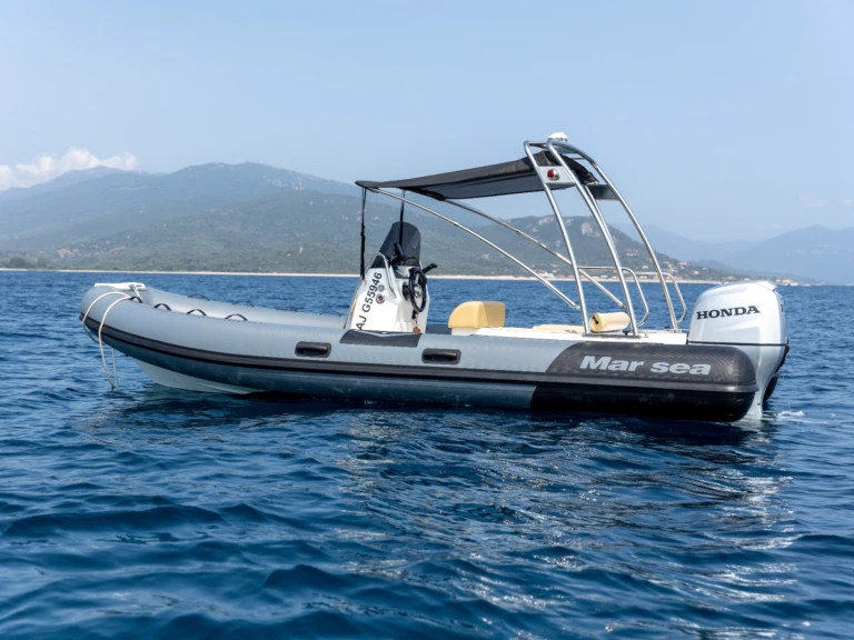 Gommone a noleggio a Porto Pollo al miglior prezzo