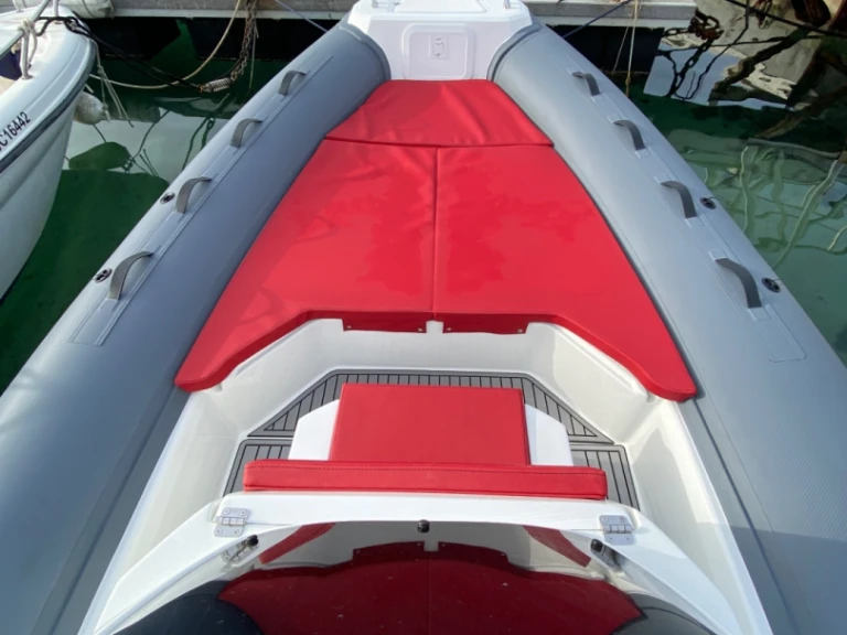 Noleggio barche Porto Pollo economico FANALE 700 FALCHETTU