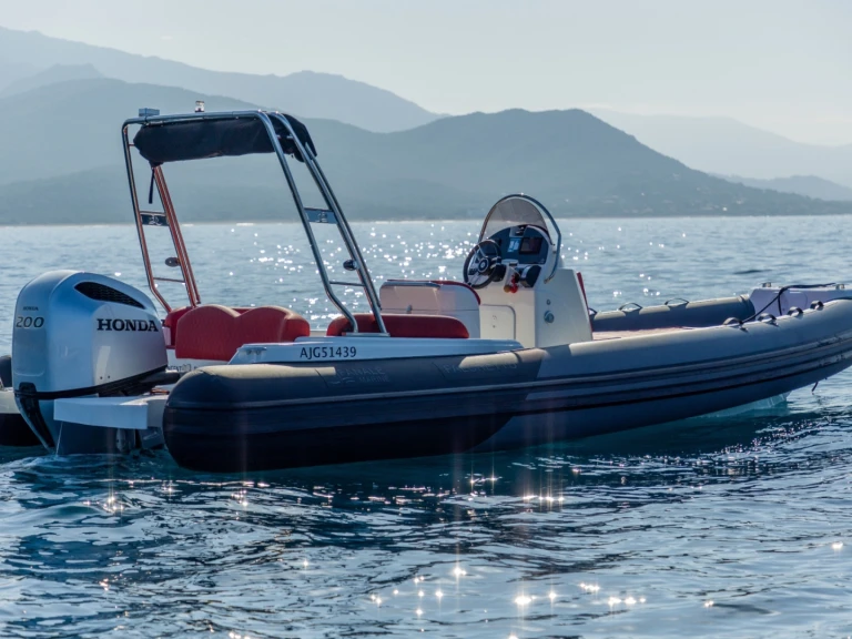 Noleggiare una Fanale marine  FANALE 700 FALCHETTU a Porto Pollo