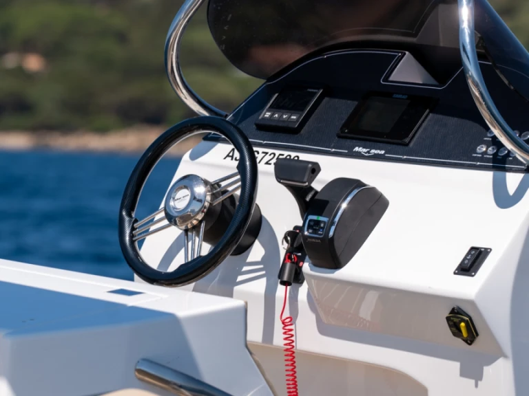 Noleggio barche Porto Pollo economico MARSEA 850