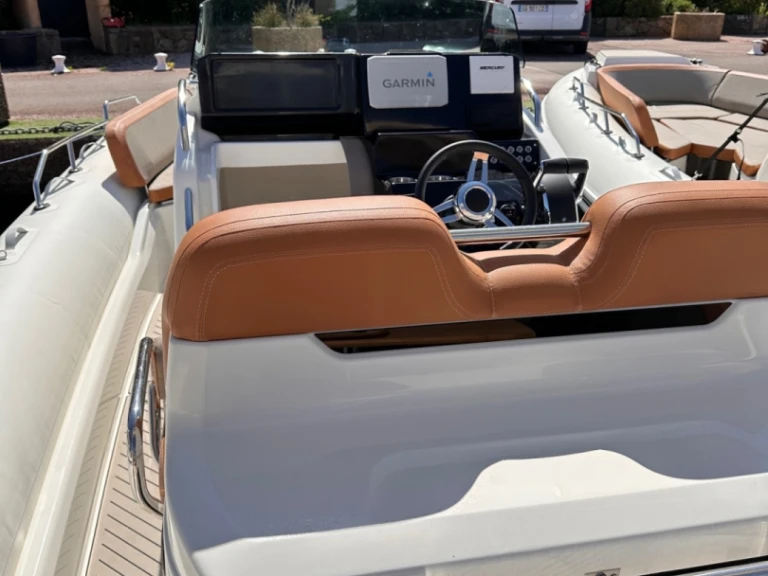 Gommone a noleggio a Port Grimaud al miglior prezzo